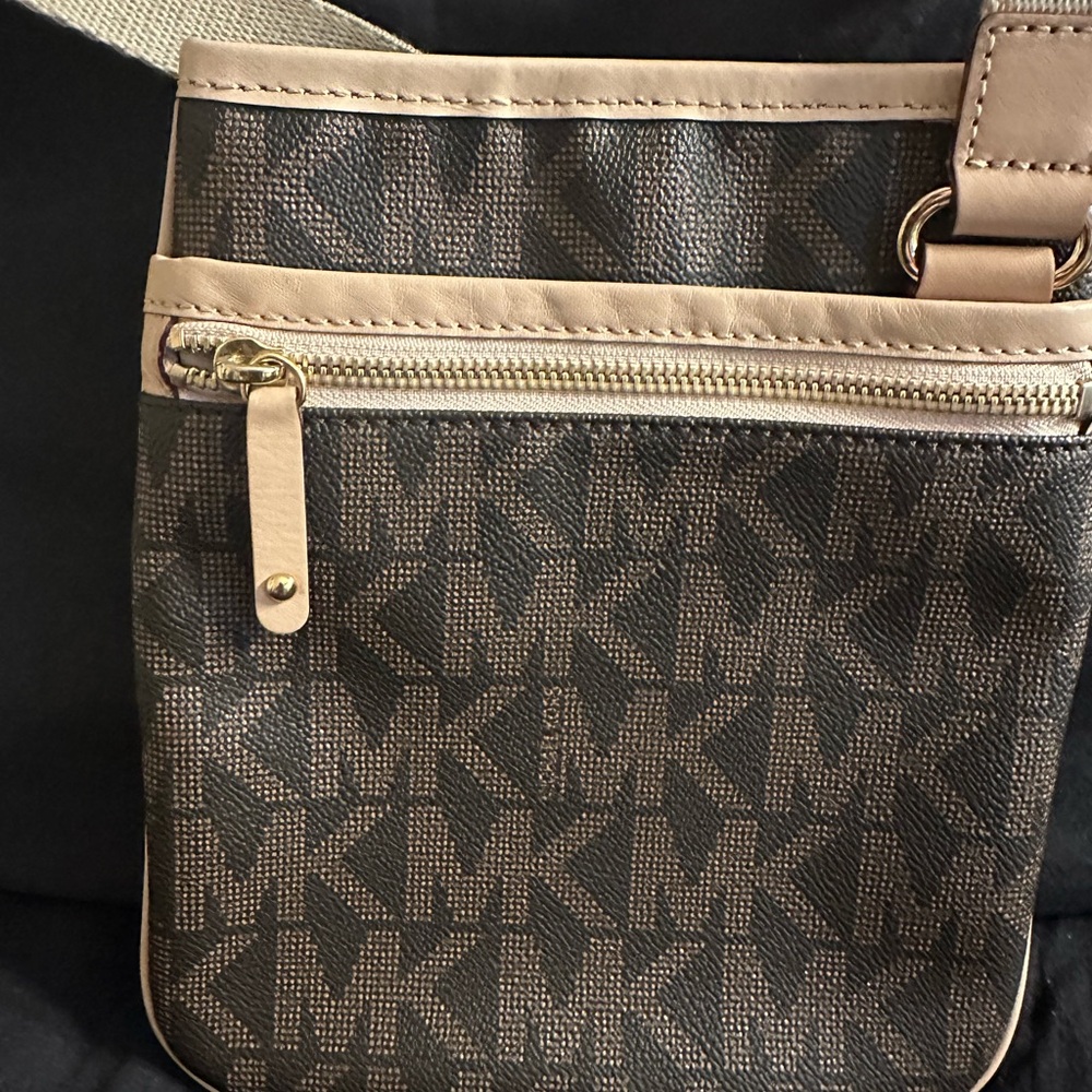 Michael Kors Cream and Gold Interior Bag